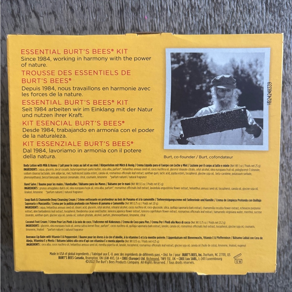 Burt's Bees Essential Kit - NWT - Picture 3 of 3